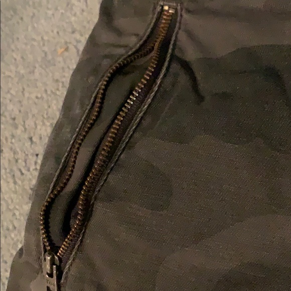 Grey camo aritzia joggers - Picture 4 of 5